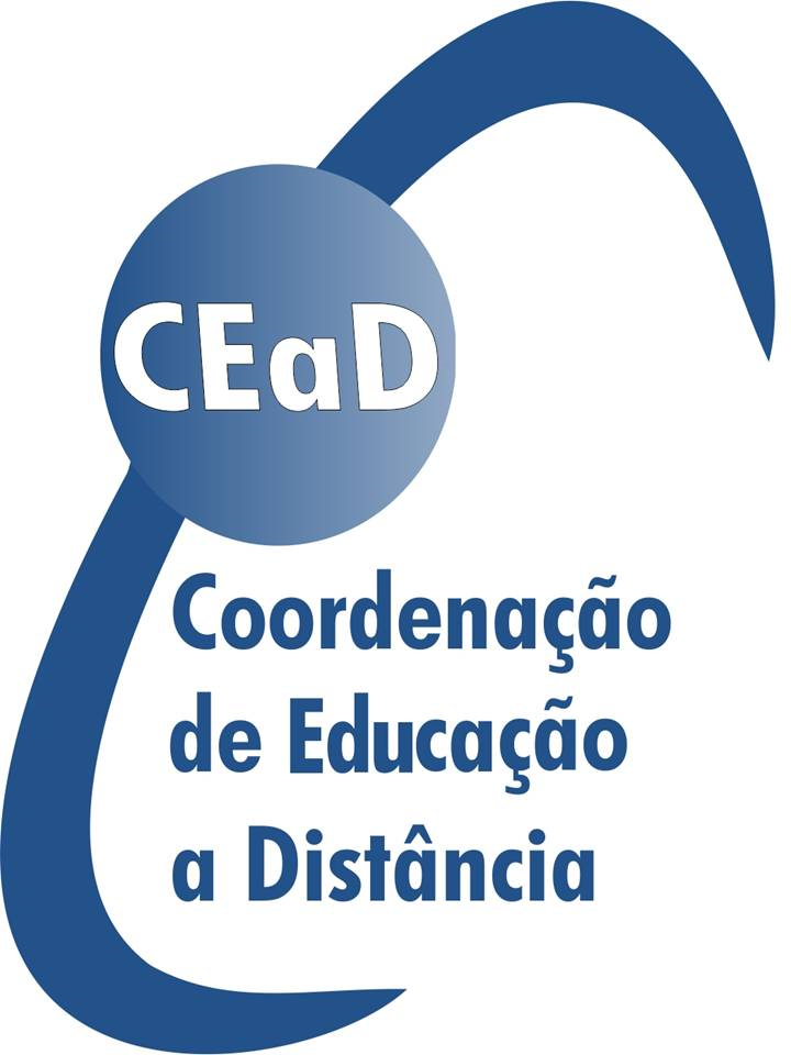 Em fundo branco um círculo azul com a sigla CEaD e em cada lado um gancho em azul, entre os ganchos está escrito em azul Coordenação de Educação a Distância